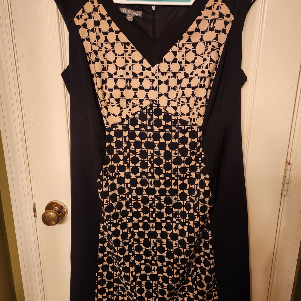 Roz & Ali Black and Beige Geometric Midi Dress